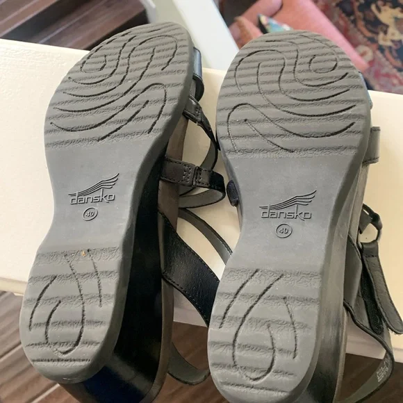 Dansko Women's Black Strappy Sandals. Excellent condition! - Picture 7 of 7